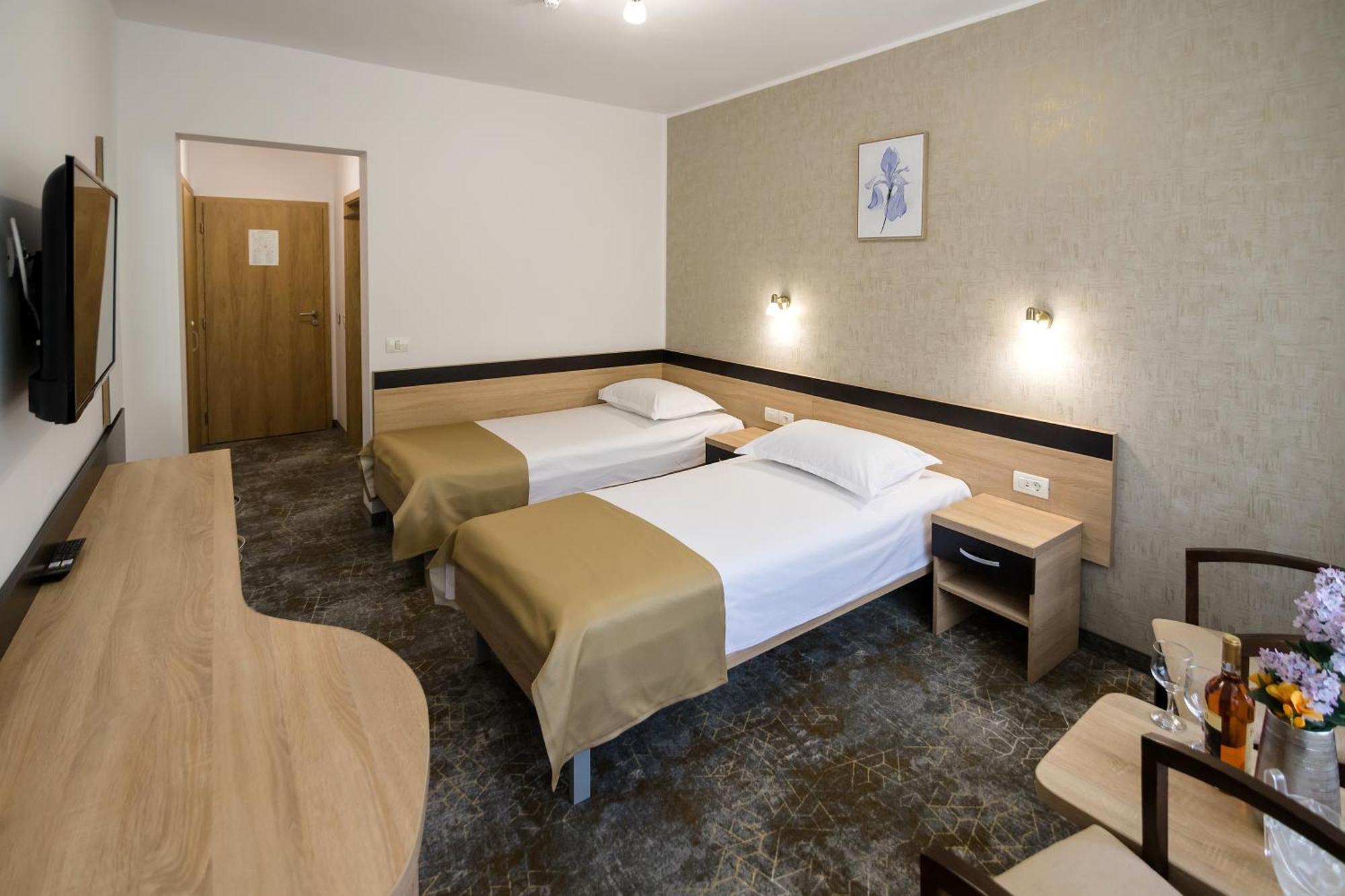 Hotel Complex Balnear Cozia - Corp Caciulata Călimăneşti Exterior foto